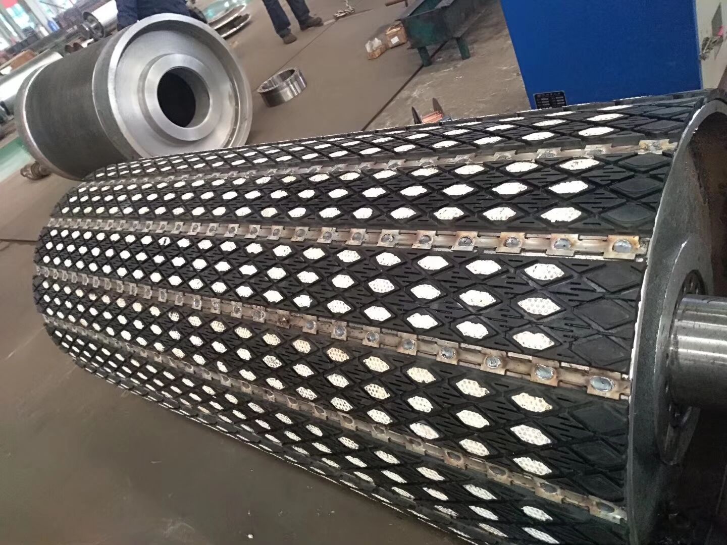 改向滾筒插板包膠現場施工安裝